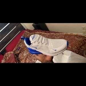 Nike 270’s
